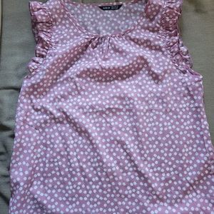 SHEIN Mauve and white daisy blouse.  Size M. EUC